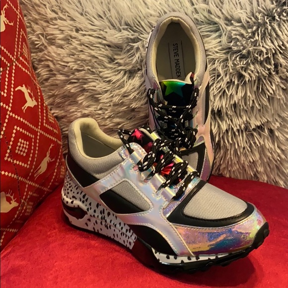 Shoes - Picture 1 of 2